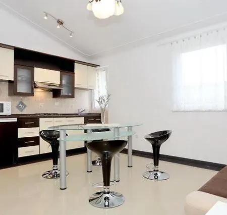 Ferienapartment Mit Balkon Fuer Fuenf Personen Gornji Karin