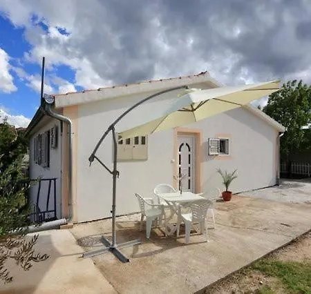 Ferienapartment Mit Balkon Fuer Fuenf Personen