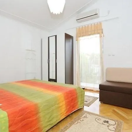 Ferienapartment Mit Balkon Fuer Fuenf Personen * 고르니 카린