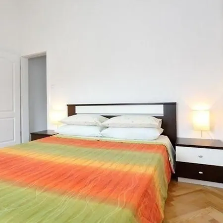 Ferienapartment Mit Balkon Fuer Fuenf Personen *