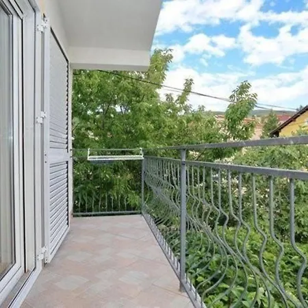 Ferienapartment Mit Balkon Fuer Fuenf Personen 고르니 카린
