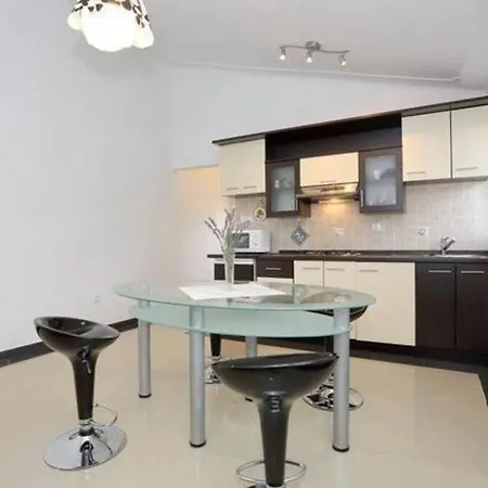 Ferienapartment Mit Balkon Fuer Fuenf Personen 아파트
