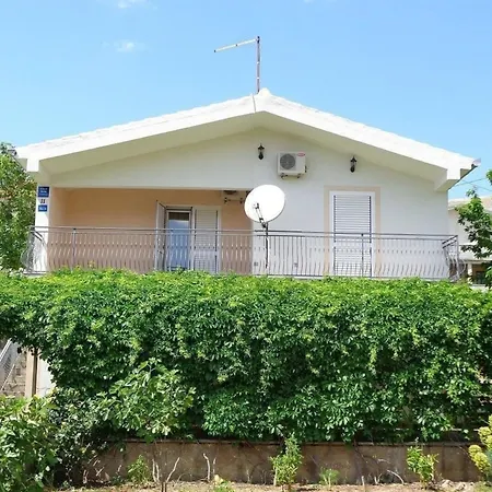 아파트 Ferienapartment Mit Balkon Fuer Fuenf Personen
