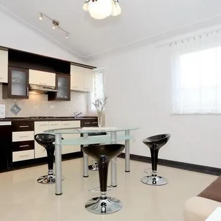 Ferienapartment Mit Balkon Fuer Fuenf Personen *